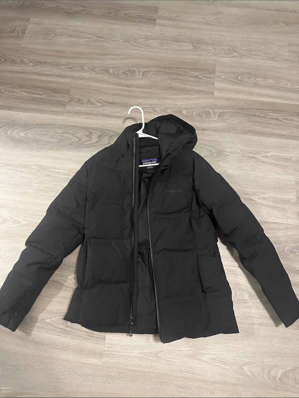 Patagonia Women's Black Hooded Puffer Coat (Jackson glacier down jacket)